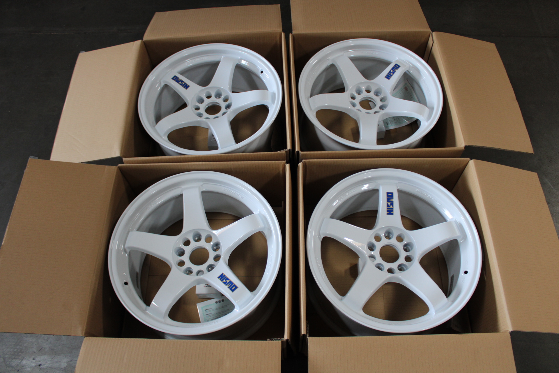Nismo LMGT4 40th Anniversary 18x9 +22 WRMW22EWD WHITE 5X114.3 | LA JDM